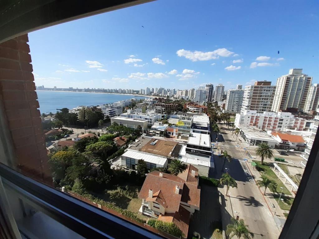 Apartamento de 3 dormitorios en Venta en Punta ,