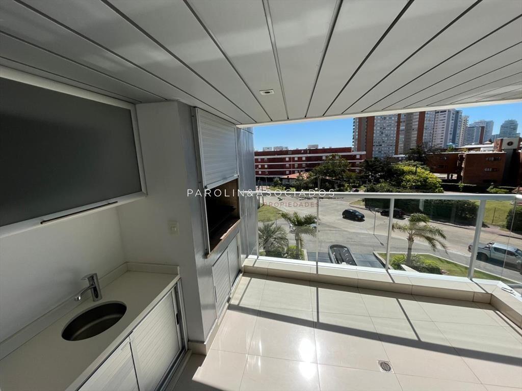 Apartamento de 2 dormitorios en venta en edificio