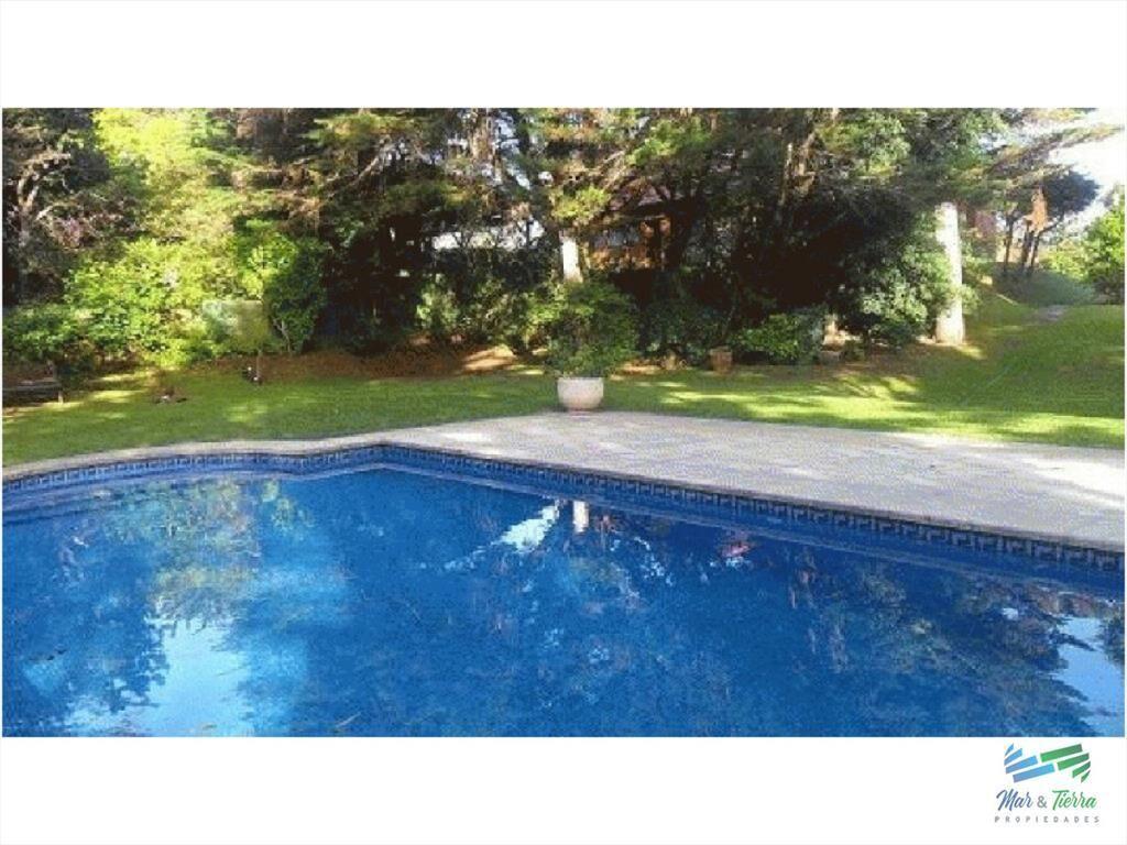 Casa en alquiler y venta..  Zona de playa mansa,