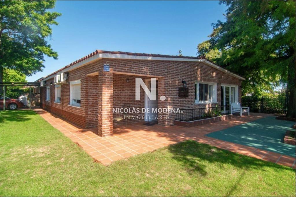 OPORTUNIDAD! Casa en Venta de 4 dormitorios en