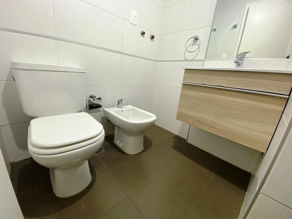 Alquiler - Apartamento al frente con un dormitorio en Cordón