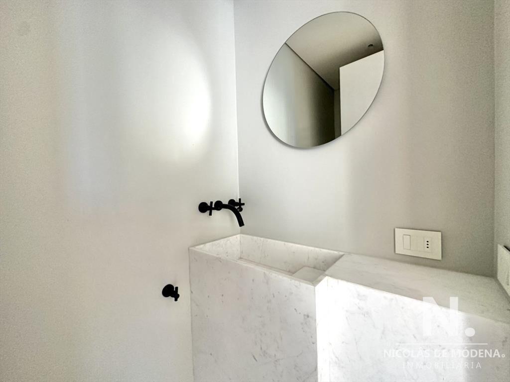 Vende departamento de 3 dormitorios en Manantiales.