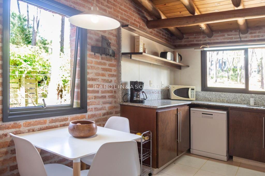 VENTA DE CASA DE 3 DORMITORIOS EN LAGUNA BLANCA
