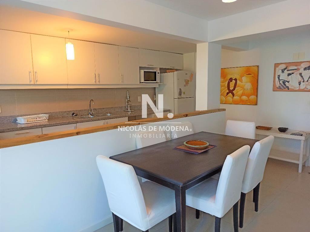 Vende apartamento de 2 Dormitorios en suite, con
