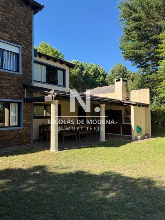 Chaletde 6 dormitorios en venta en barrio Punta