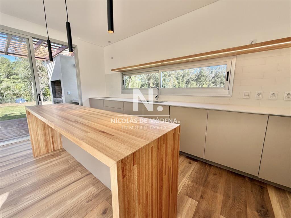 Casa en Barrio Privado a Estrenar