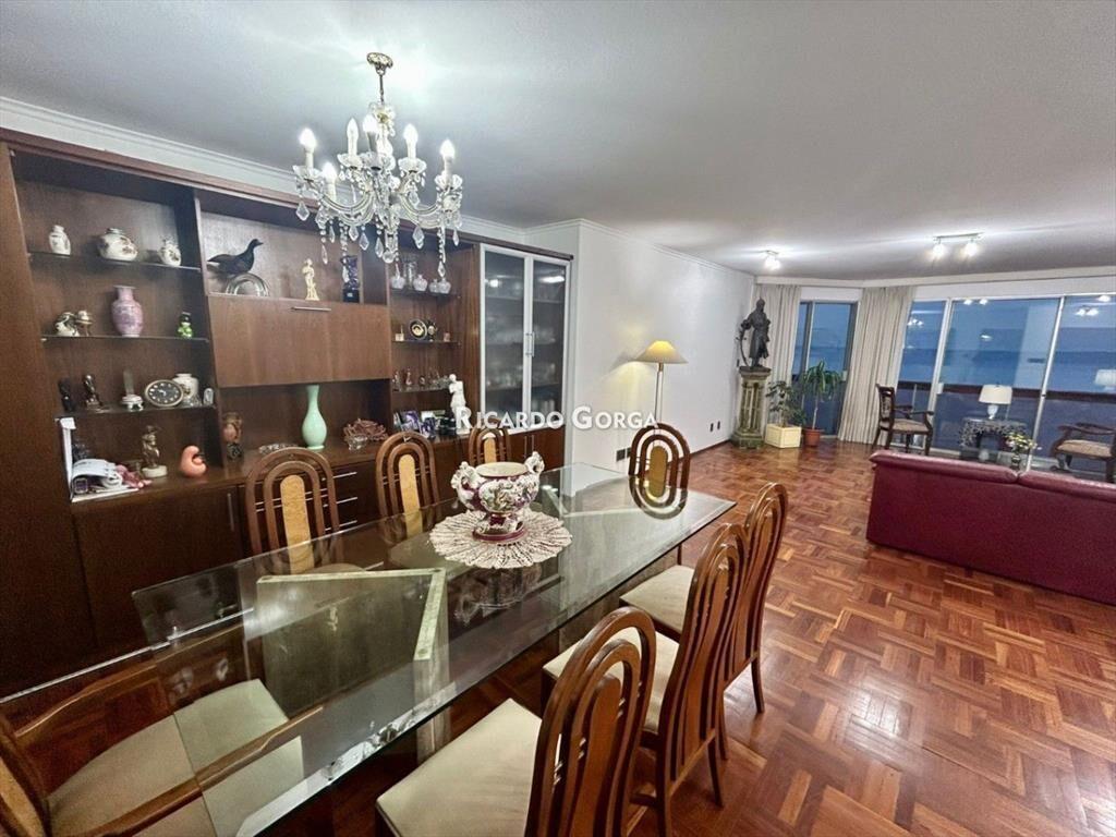 Apartamento en venta de 3 dormitorios y servicio - garaj...