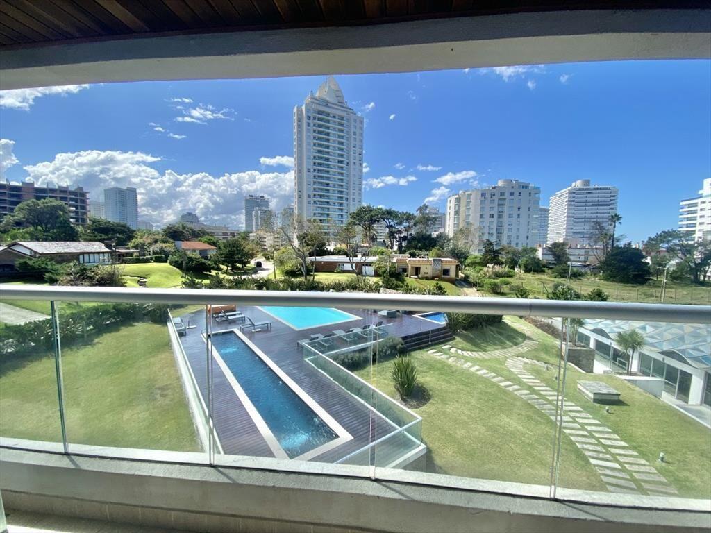 VENTA DE APARTAMENTO DE 3 DORMITORIOS - PLAYA