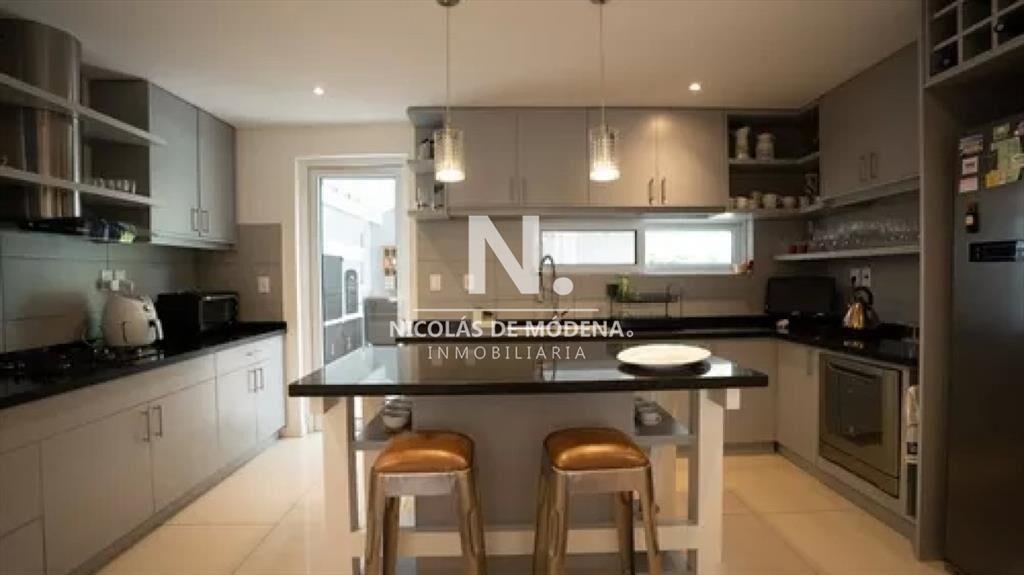 En venta casa de 4 dormitorios en Punta del Este,