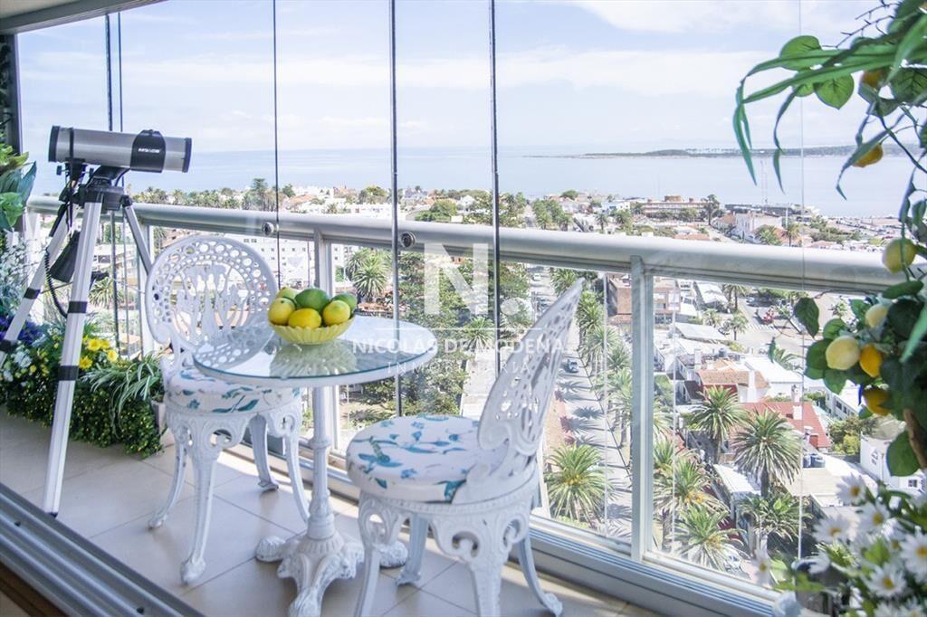Apartamento de 3 dormitorios a la venta, a pasos