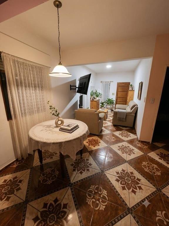 Venta casa 3 dormitorios Maroñas, más 3 Apartamentos y 1 De