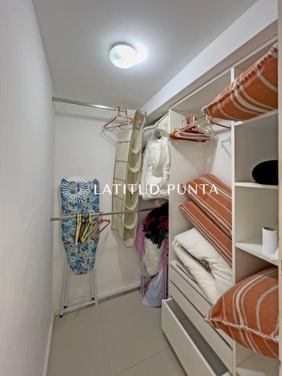 Apartamento en Brava, 2 dormitorios y parrillero