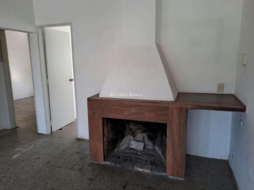 Casa en Alquiler de 2 Dormitorios y cochera en Aires Puros