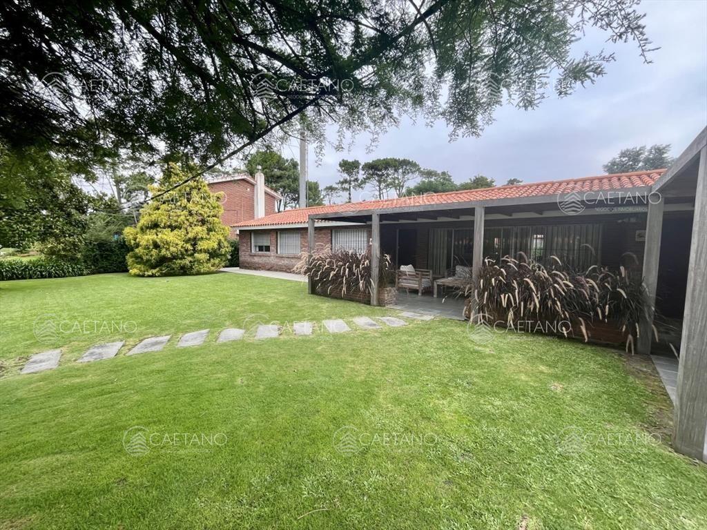 Venta casa 3 dormitorios. Pinares, playa mansa