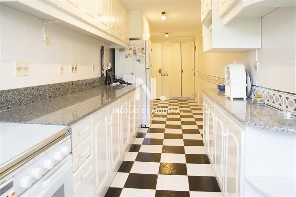 Apartamento de 4 dormitorios en Punta del Este al