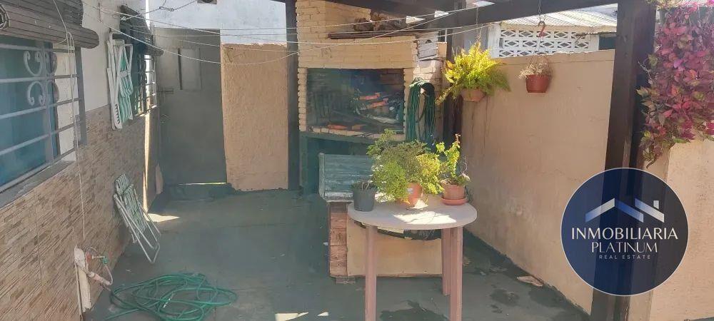 Casa en venta c/ cochera en Las Acacias