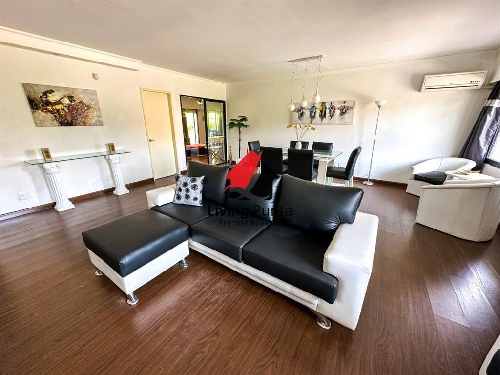 Hermosa casa en barrio Residencial de Punta del Este a paso