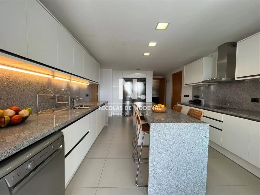 Venta de departamento de 4 dormitorios en suite