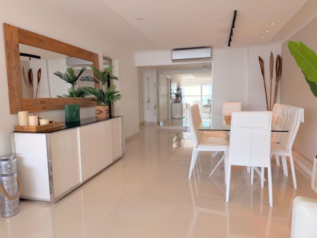 Apartamento en venta, 3 dormitorios y dependencia