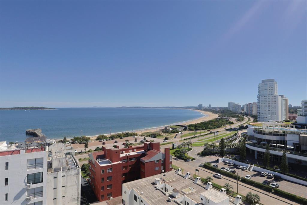 VENTA APARTAMENTO 3 DORMITORIOS + DEPENDENCIA