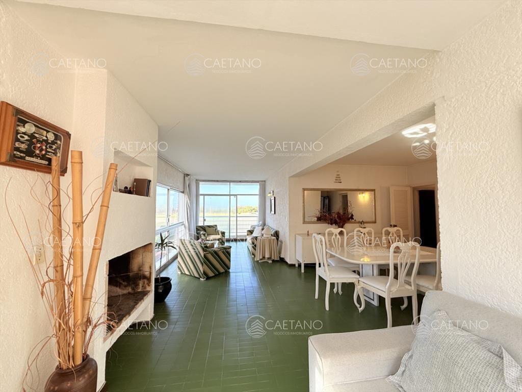 Venta apartamento 2 dormitorios frente al mar -