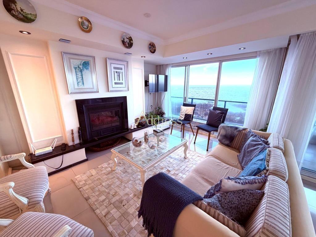 Apartamento en Peninsula, frente al mar, de 3