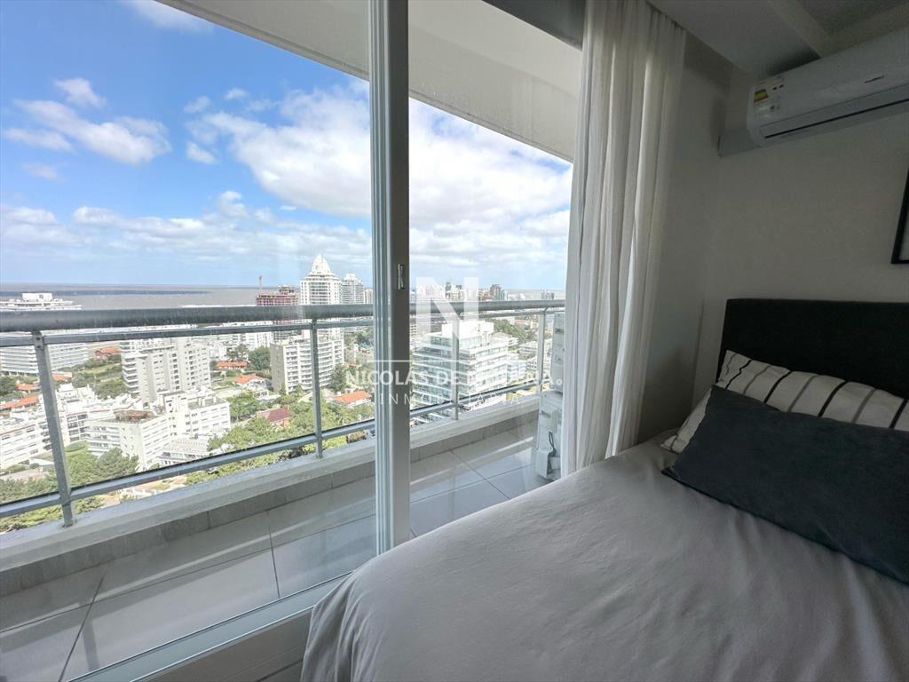 En venta apartamento con vista al mar en Punta de