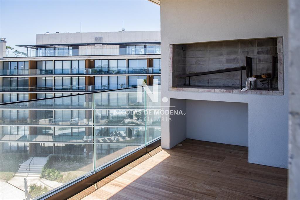 Primera Línea en Pinares: Exclusivo Apartamento de 2 Dormi