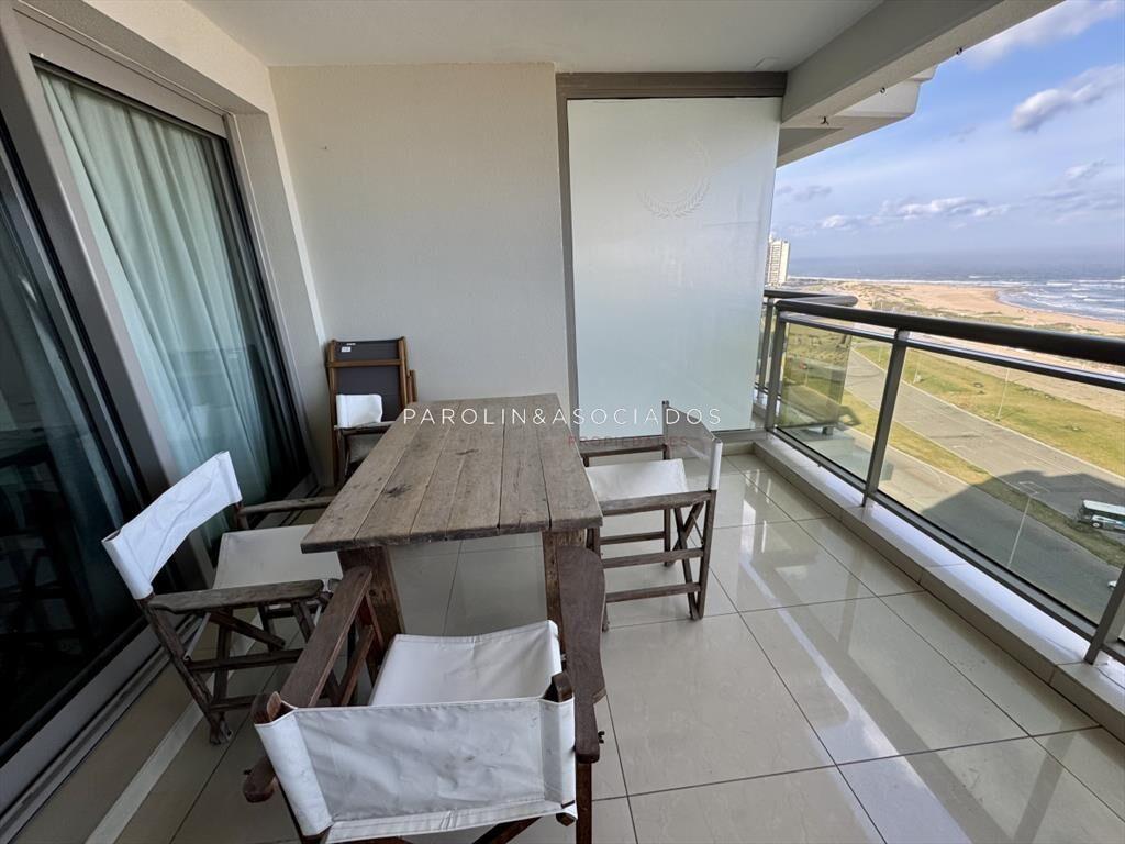 Hermoso apartamento en venta en torre Imperiale, Punta del