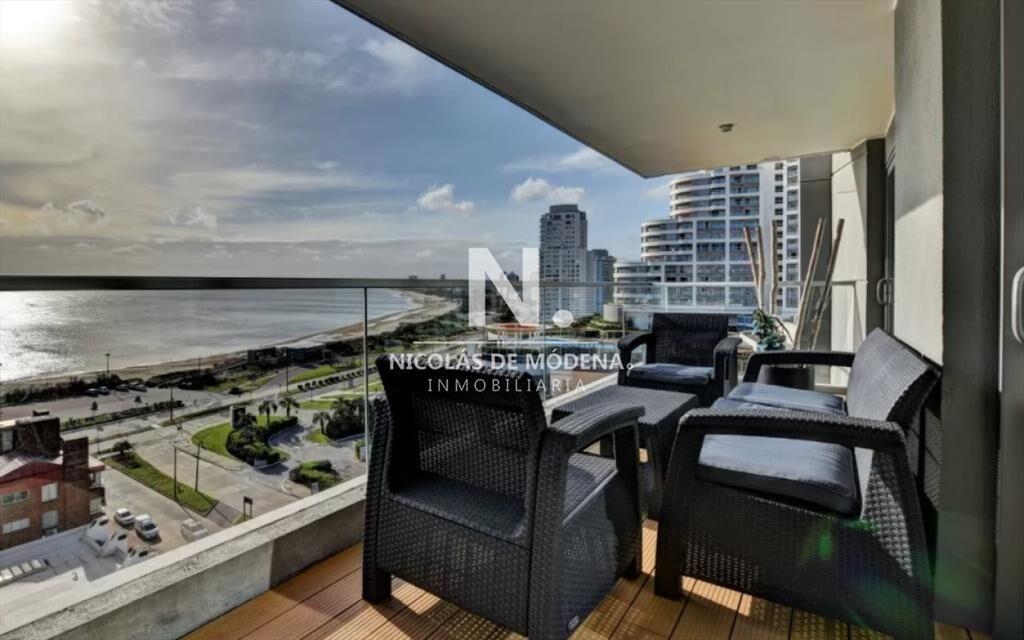 Moderno apartamento en excelente torre, con vista