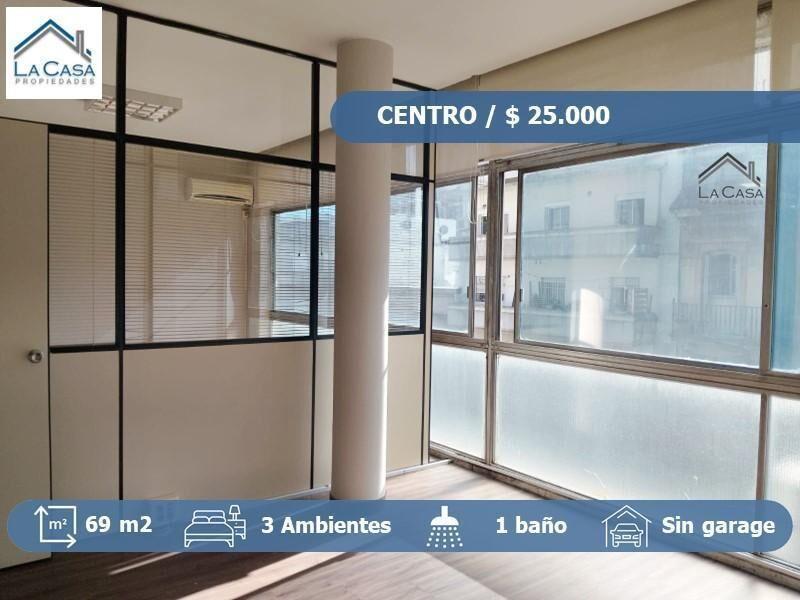 Alquiler Oficina con dos espacio definidos y salón amplio e