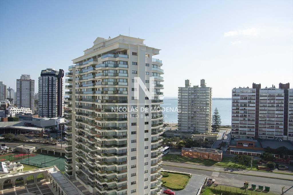 Departamento en venta frente al mar. Playa Brava,