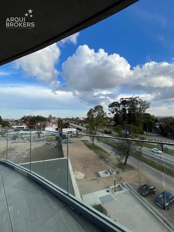 Apartamento de tres dormitorios en venta en Parque Roosevel