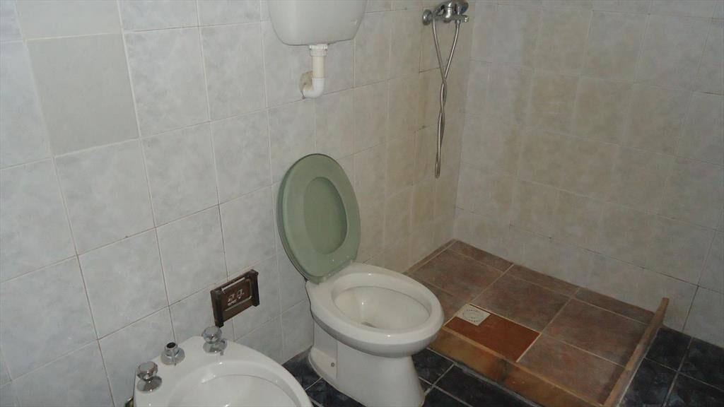 Apartamento interior, primer piso por escalera, 1 dorm, 2 p