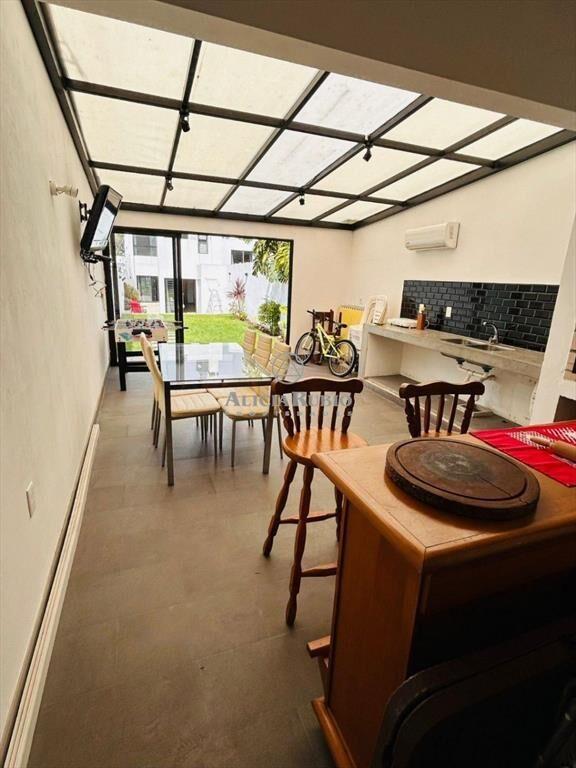 CASA EN VENTA 4 DORMITORIOS CON FONDO Y BARBACOA. COCHER...