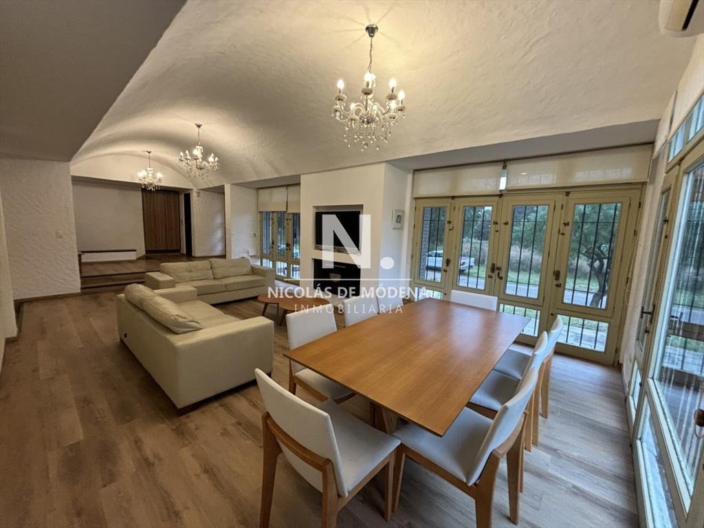 EXCEPCIONAL CASA EN VENTA DE 4 DORMITORIOS