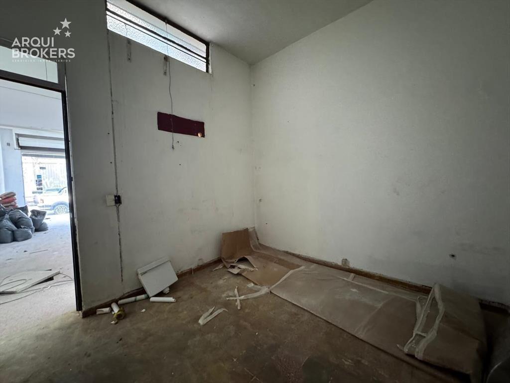 Local comercial en alquiler en Tres Cruces - 002