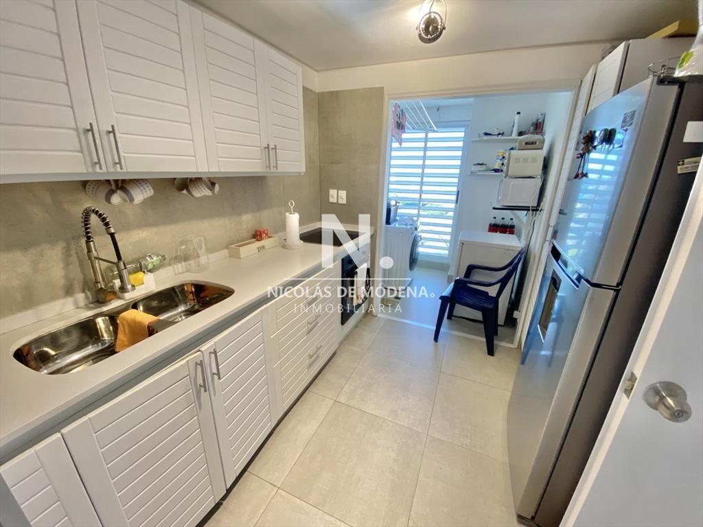 Vende apartamento de 3 dormitorios en Brava Punta