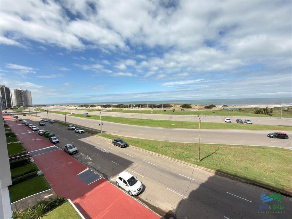 En venta apartamento 2 dormitorios vista al mar