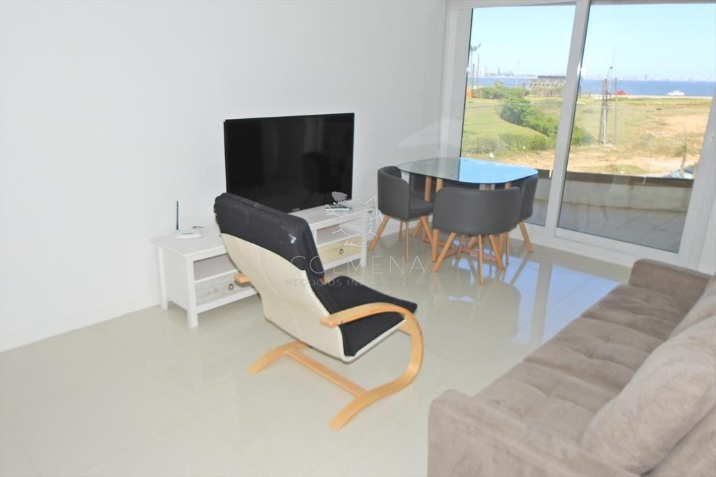 Precioso apartamento en Pinares Punta del Este.-