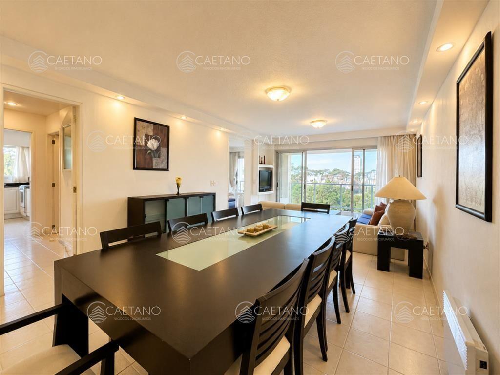 Venta apartamento 3 dormitorios mas servicio, -
