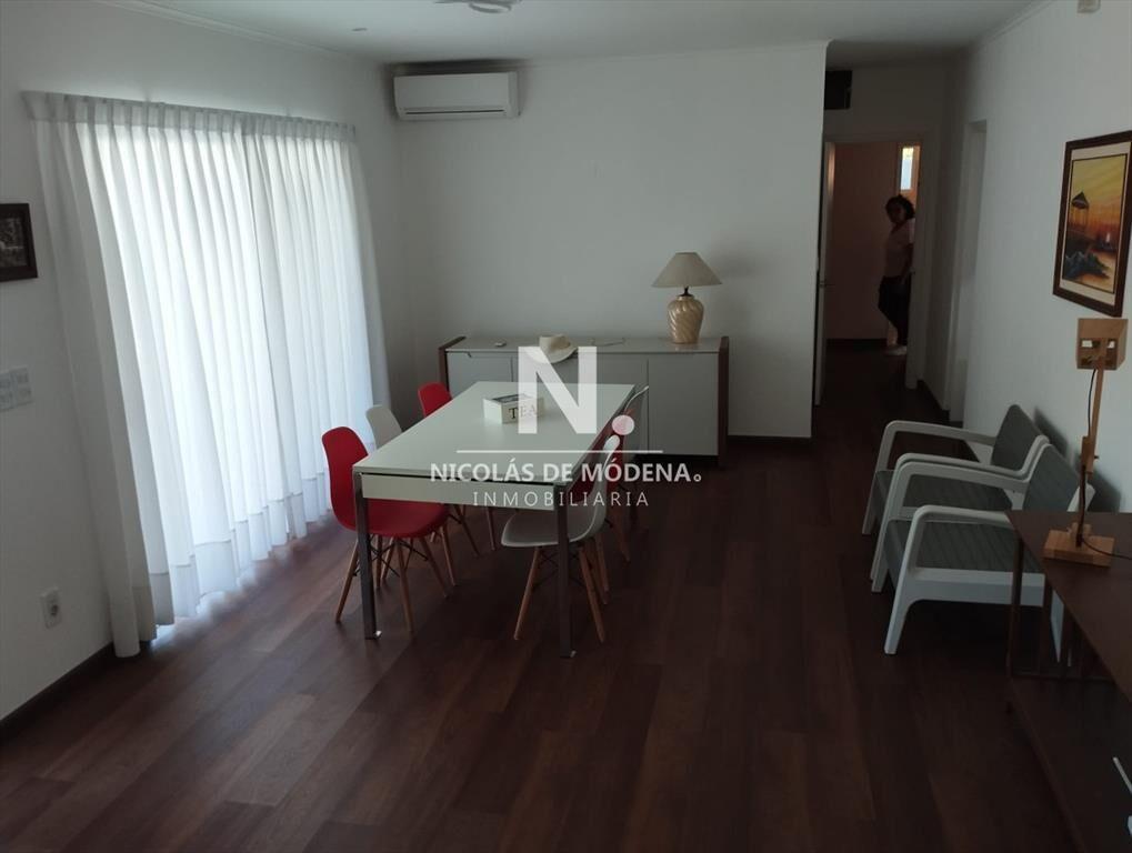 En venta casa en Solanas, de 4 dormitorios con y
