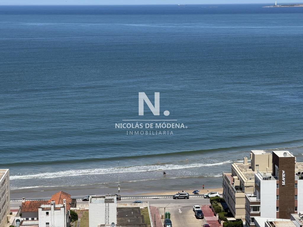 Vende apartamento en Peninsula Punta del Este de 3 dormitor