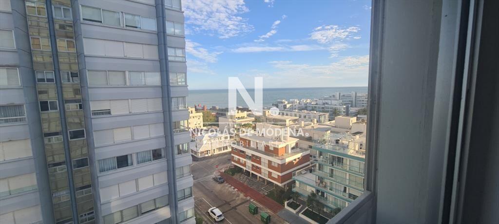 Amplia planta con vista al mar en venta en punta