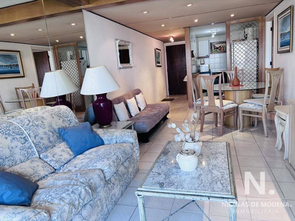 Apartamento de 1 dormitorio y medio en venta. Punta del Est