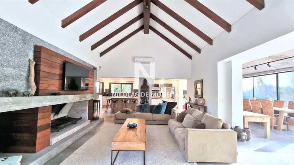 Hermosa casa de 4 dormitorios en venta en San con