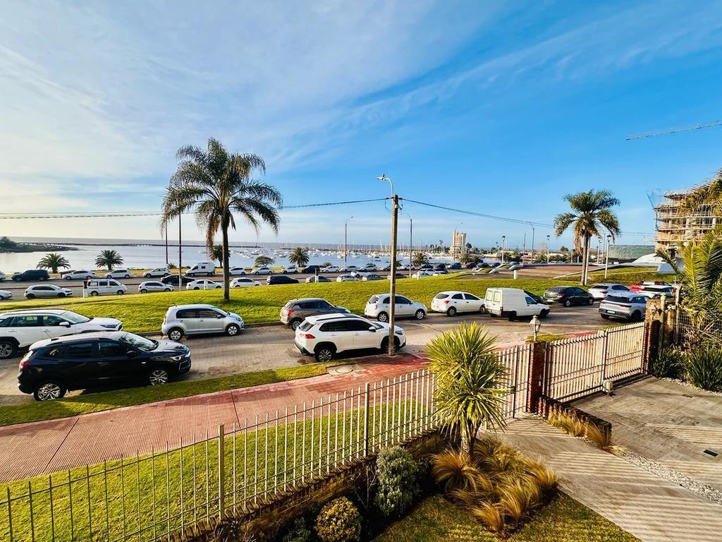 Venta Apartamento 3 Dormitorios y Servicio Completo Garaje D