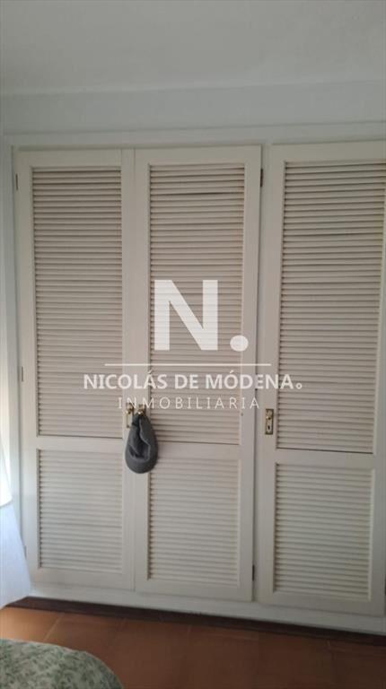 Vende apartamento de 2 dormitorios más servicio