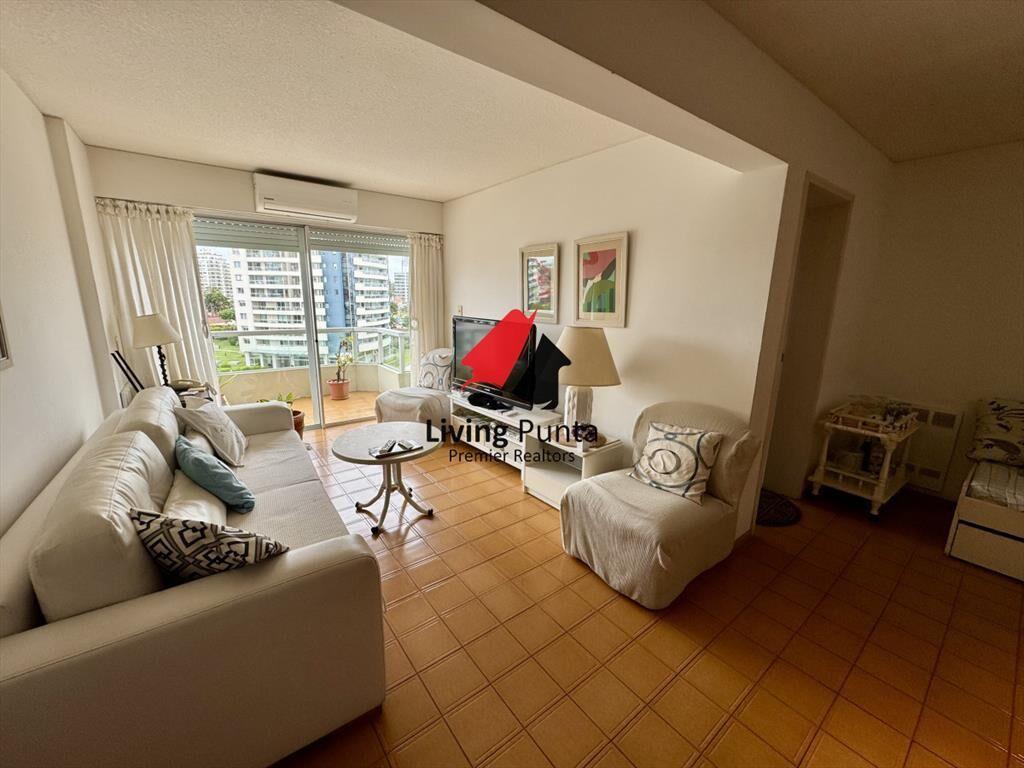 Apartamento a pasos del mar y servicios