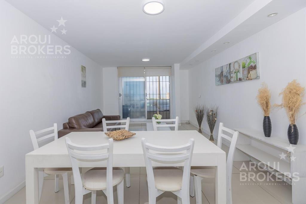 Apartamento de 3 dormitorios en venta en Rambla de Malvín c